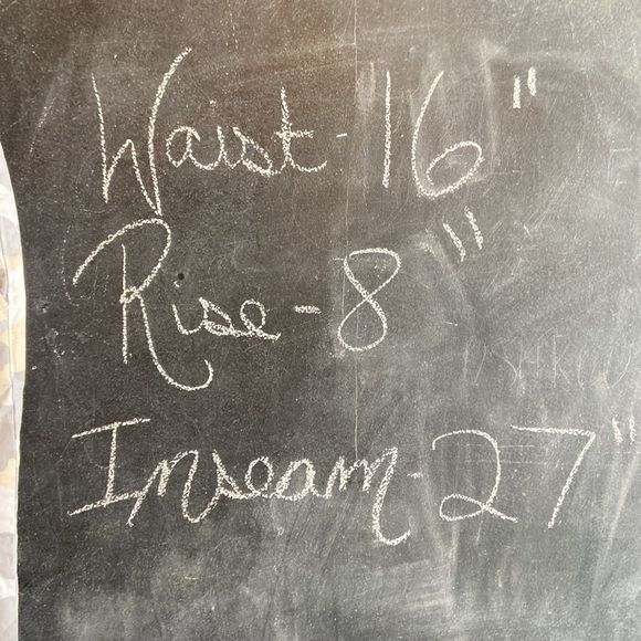 ❣️Tommy Hilfiger camouflage Capri pants. Patel yellow, grey and white. Size 6. - Picture 2 of 13